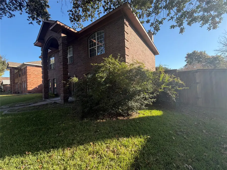 2122 Loretta Lane, Rowlett, TX 75088 - Image #2