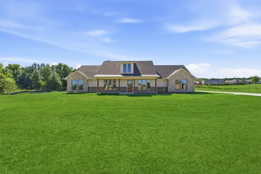 1012 Abbie Ruth Court, Springtown, TX 76082 - Image #2