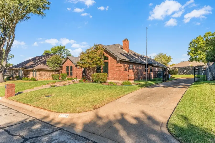 2309 Wimbledon Drive, Arlington, TX 76017 - Image #3