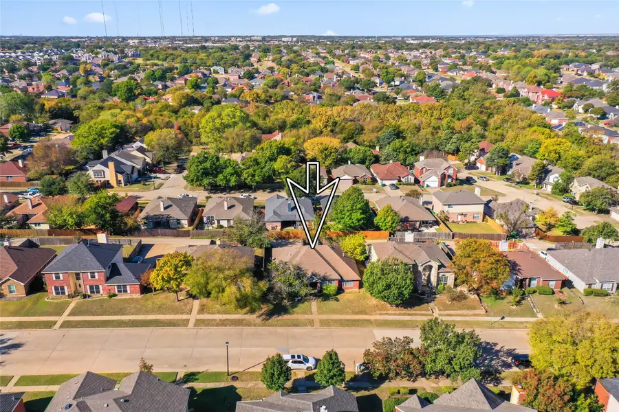 226 N Waterford Oaks Drive, Cedar Hill, TX 75104 - Image #2