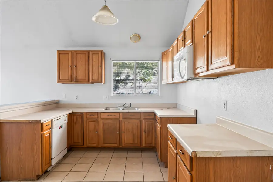 226 N Waterford Oaks Drive, Cedar Hill, TX 75104 - Image #3