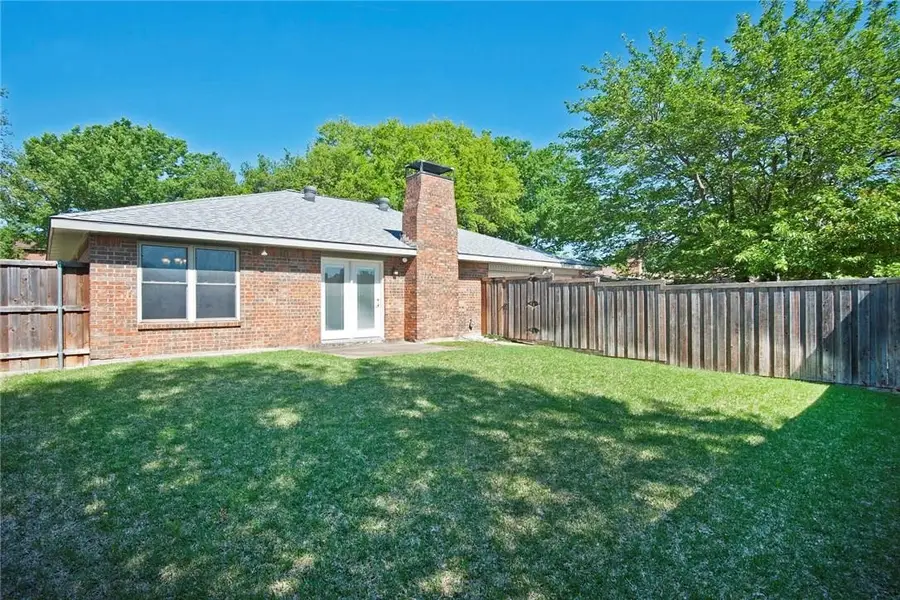 225 Los Santos Drive, Garland, TX 75043 - Image #2
