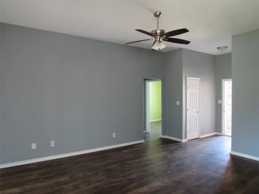 105 Wildcat Drive, Lacy Lakeview, TX 76705 - Image #2