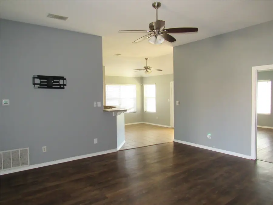 105 Wildcat Drive, Lacy Lakeview, TX 76705 - Image #3