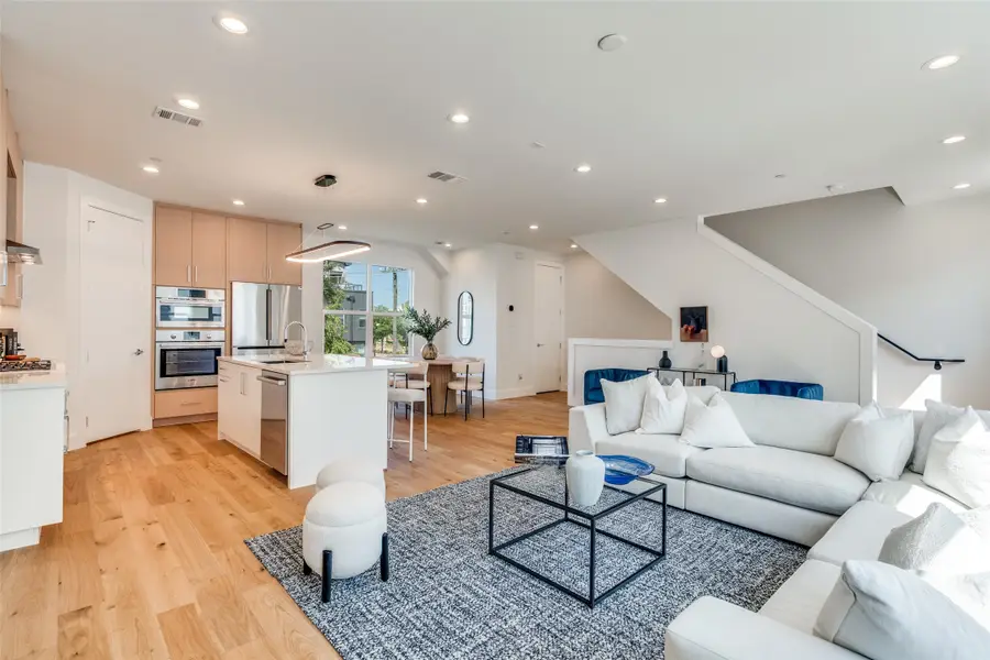 3940 Spring Valley Road #2, Farmers Branch, TX 75219 - Image #3