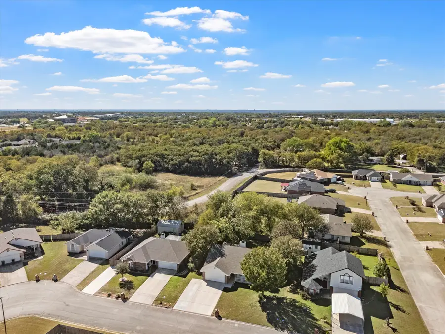102 Badger Trail, Lacy Lakeview, TX 76705 - Image #2