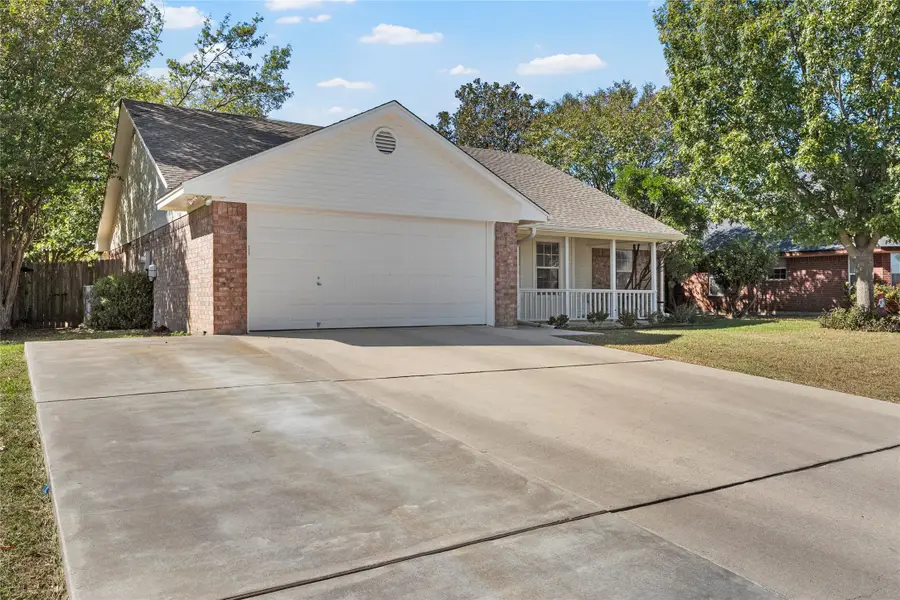 102 Badger Trail, Lacy Lakeview, TX 76705 - Image #3