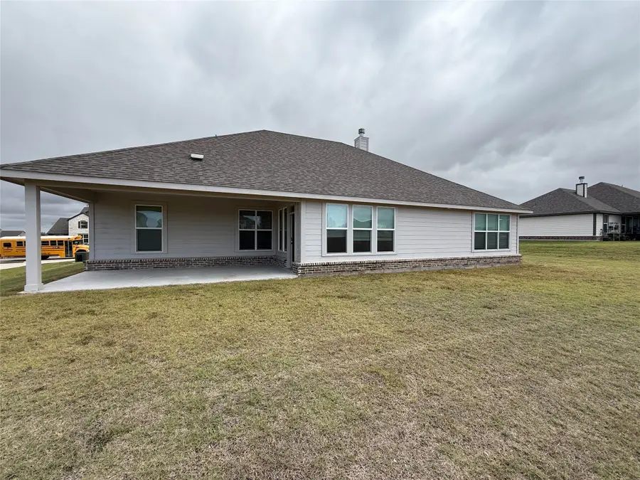 155 Spanish Moss Trail, Rhome, TX 76078 - Image #2