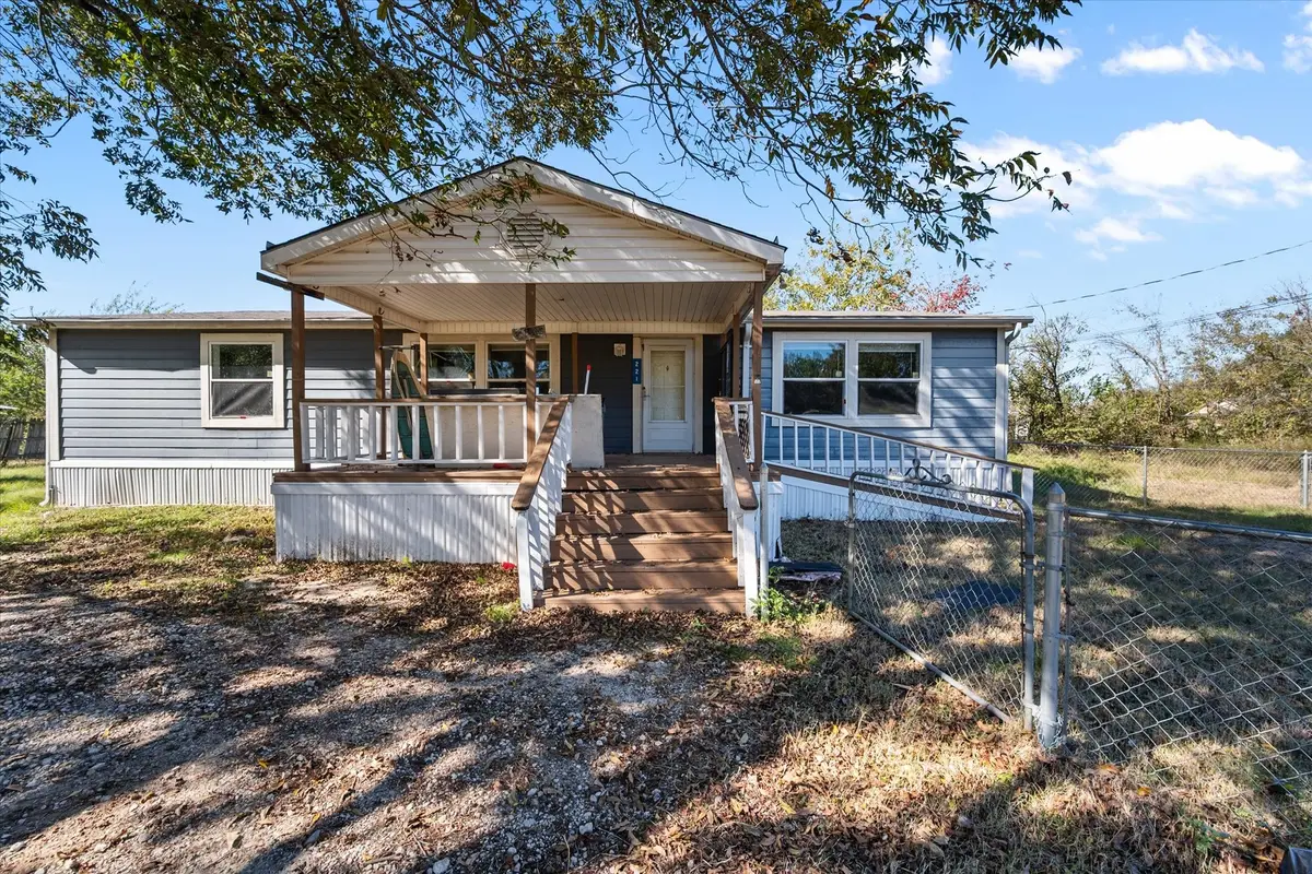 221 N Kemp Street, Mabank, TX 75147 - Image #1