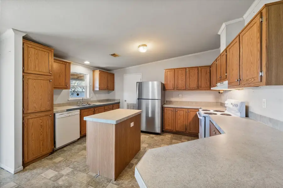 221 N Kemp Street, Mabank, TX 75147 - Image #2