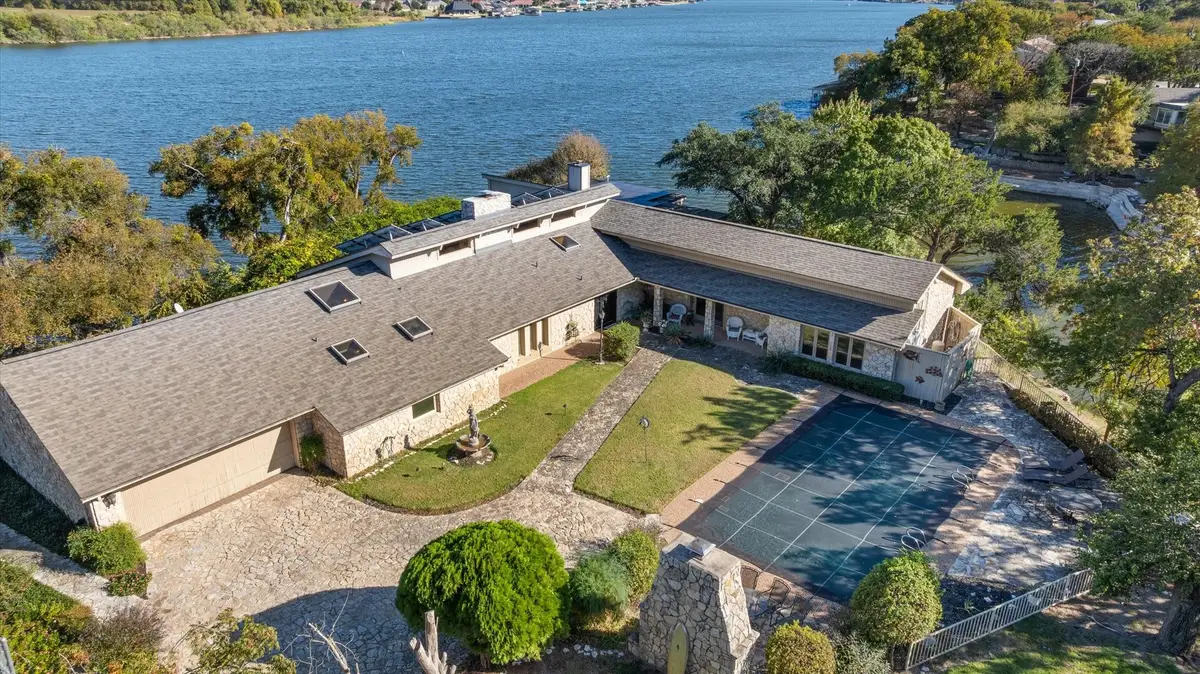 1517 Lakeview Court, Granbury, TX 76048 - Image #1