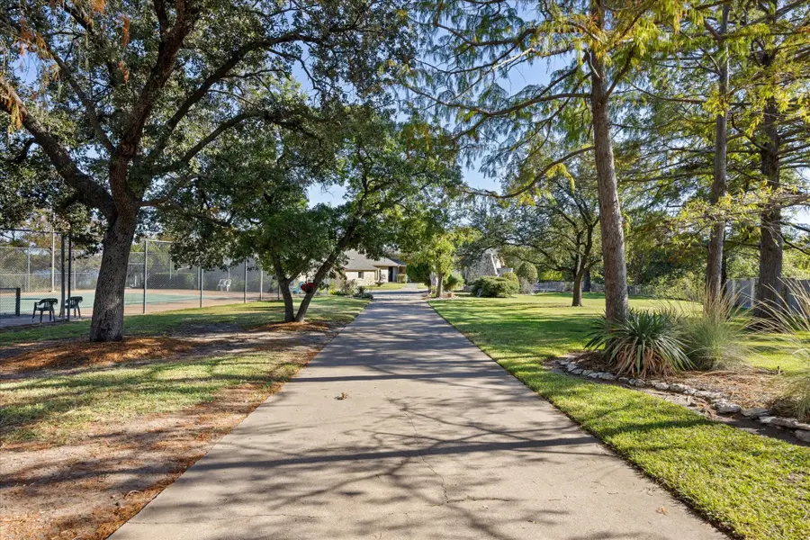 1517 Lakeview Court, Granbury, TX 76048 - Image #2