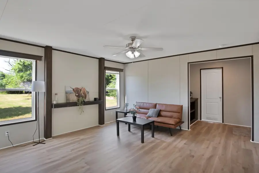 6624 Sunset Cove Court, Granbury, TX 76049 - Image #3