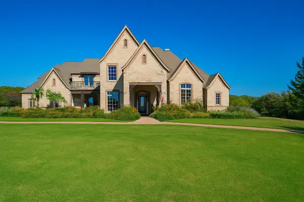 3400 Sundance Court, Granbury, TX 76049