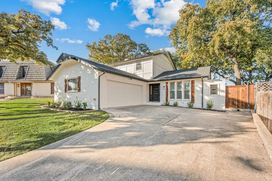 909 Brestol Court W, Bedford, TX 76021 - Image #2