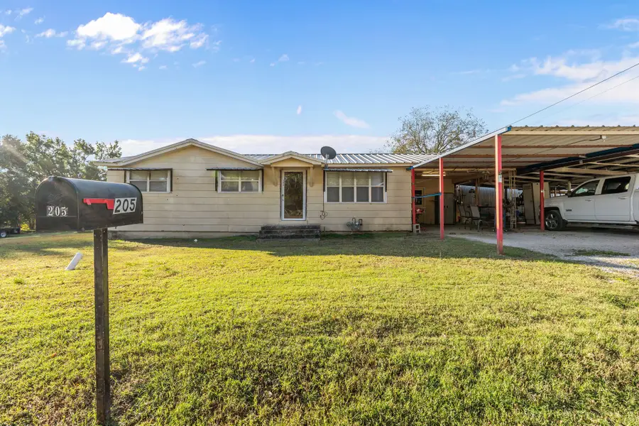 205 College Street, Chico, TX 76431 - Image #2