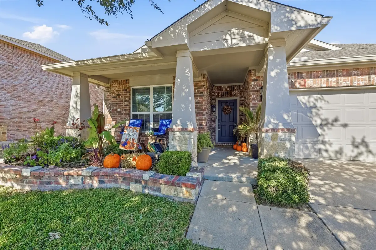 556 Griffith Drive, Saginaw, TX 76179 - Image #1