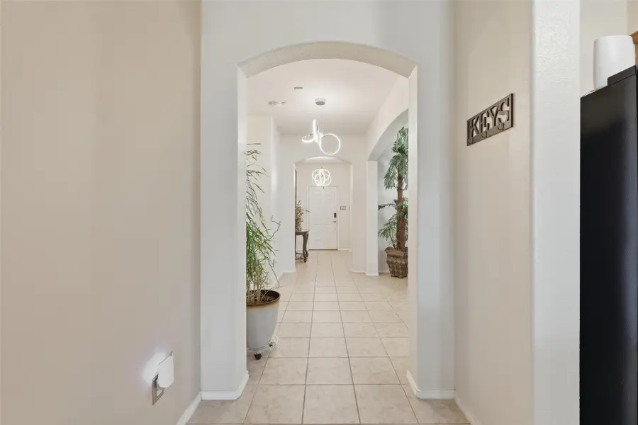 556 Griffith Drive, Saginaw, TX 76179 - Image #2