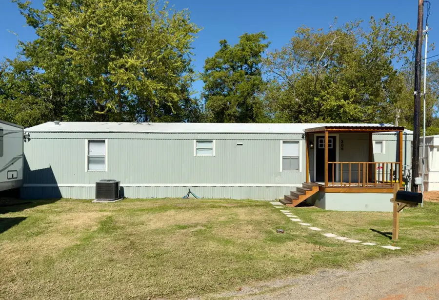 309 W Bryant Street, Elm Mott, TX 76640 - Image #2