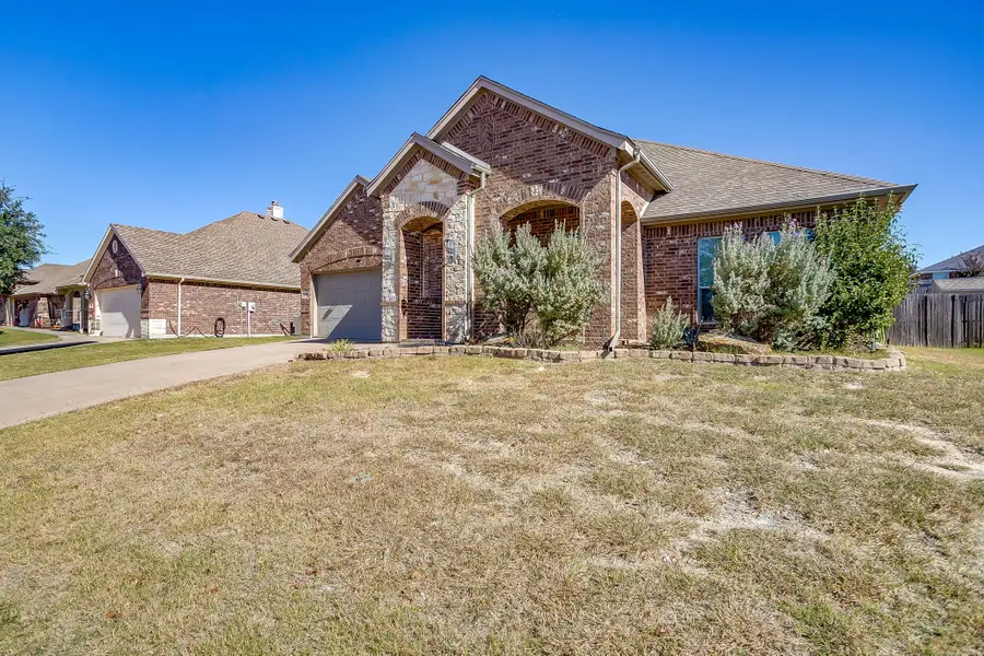 2209 Caroline Drive, Weatherford, TX 76087 - Image #2