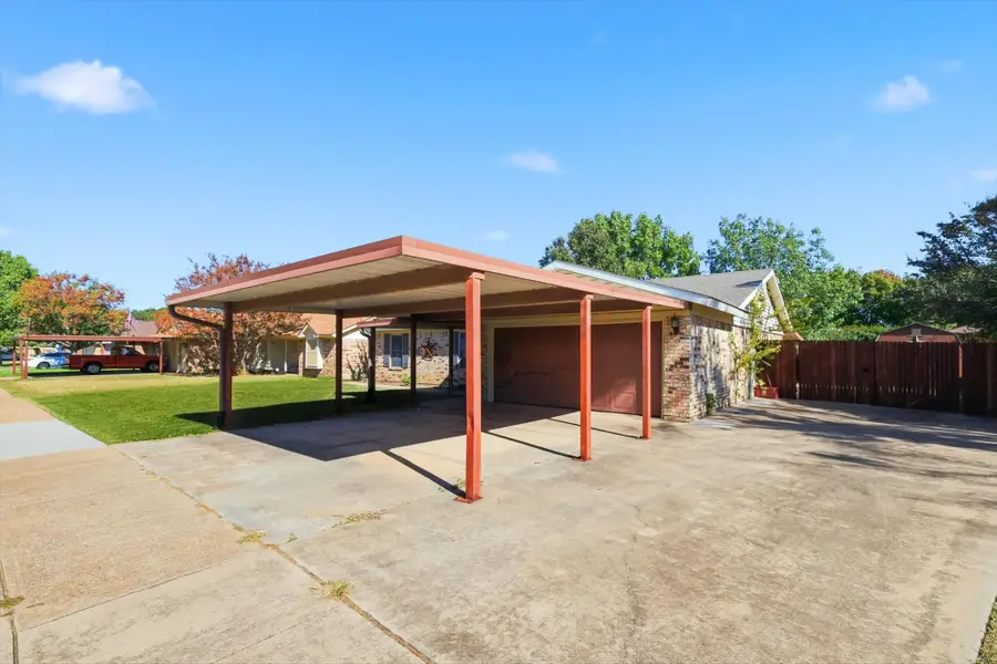 425 Ridgecrest Drive, Saginaw, TX 76179 - Image #2