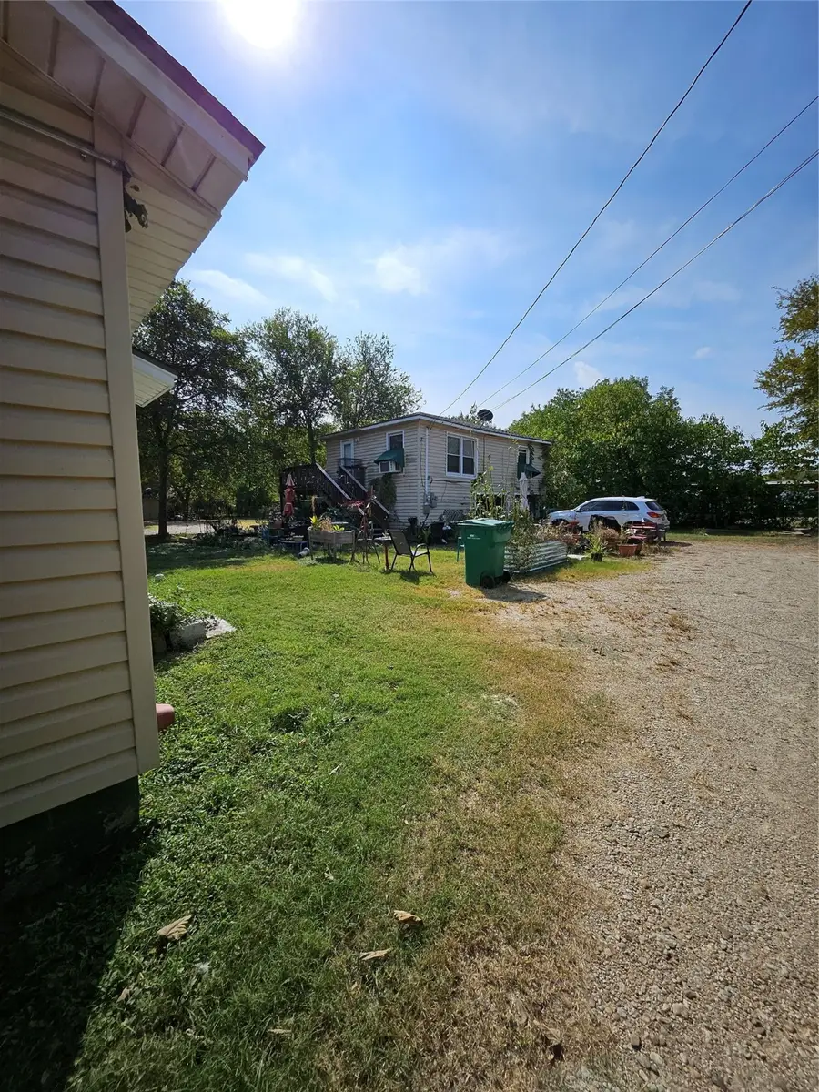 322 N Lakeview Drive, Lacy Lakeview, TX 76705 - Image #2