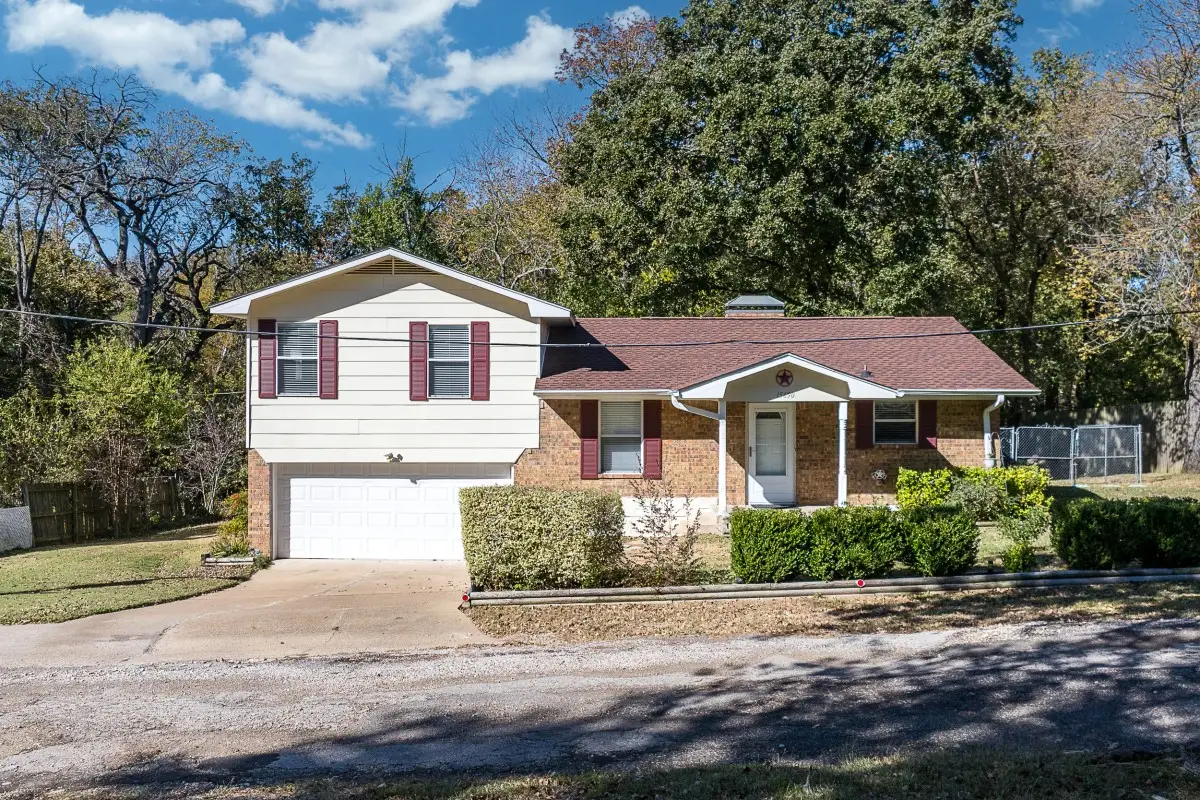 15690 Hilltop Drive, Kemp, TX 75143 - Image #1