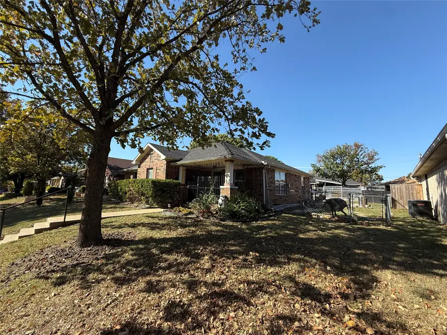 2711 Lucile Herrin, Dallas, TX 75227 - Image #2