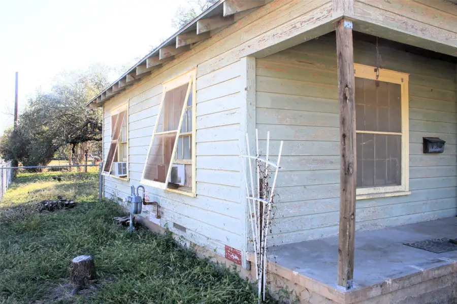 1001 W Woodlawn Street, San Saba, TX 76877 - Image #3