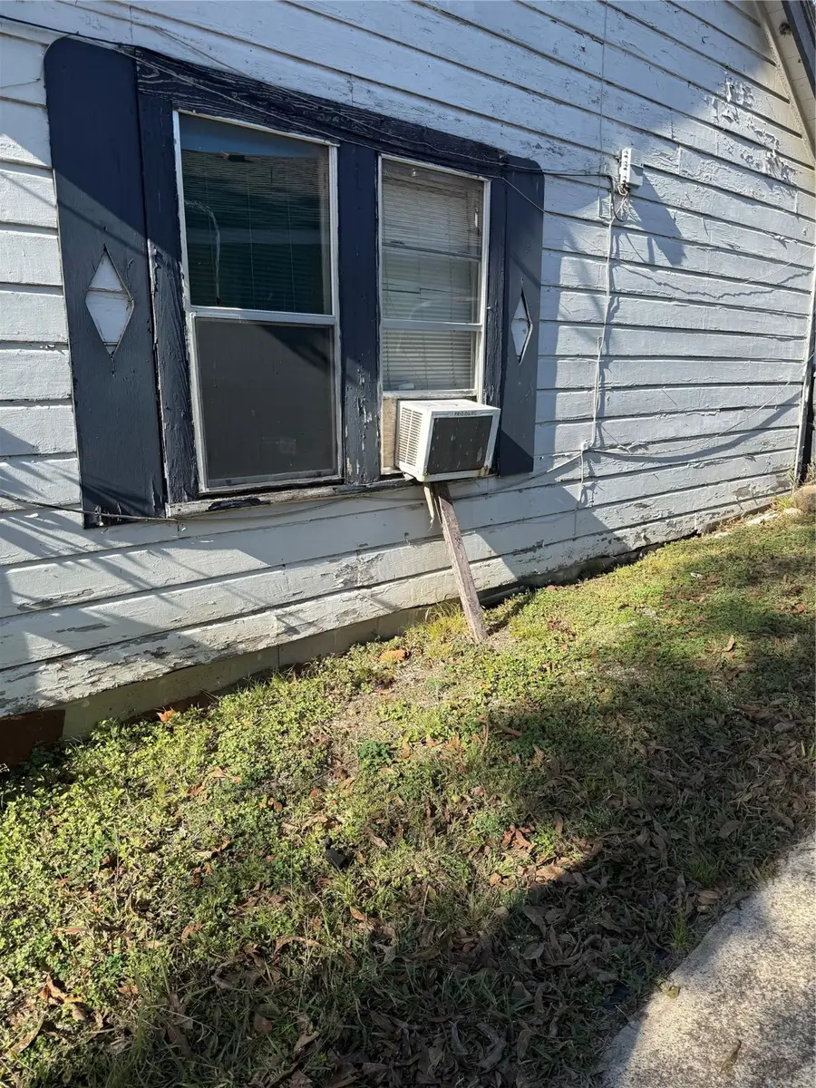 1421 E Ann Arbor Avenue, Dallas, TX 75216 - Image #2