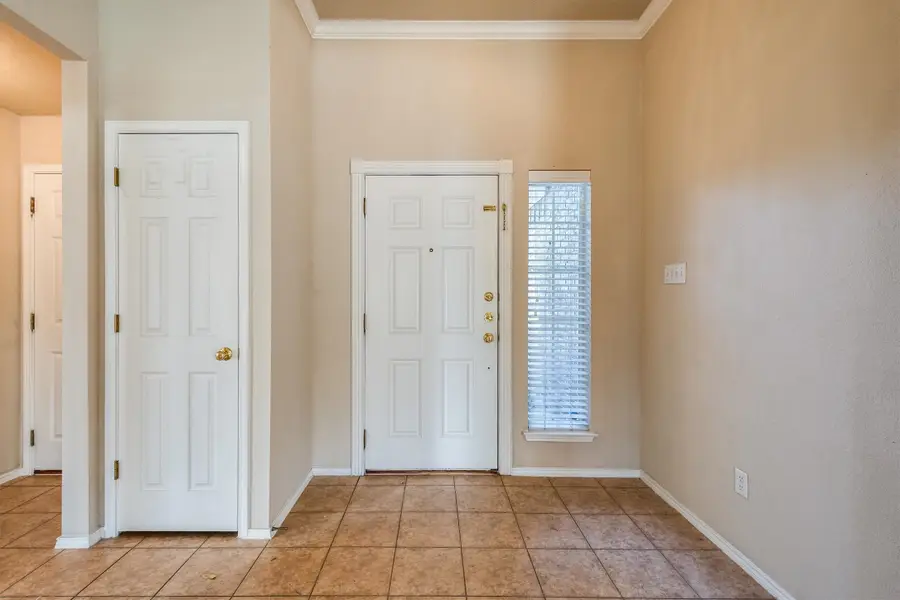 706 Lakeview Drive, Alvarado, TX 76009 - Image #2