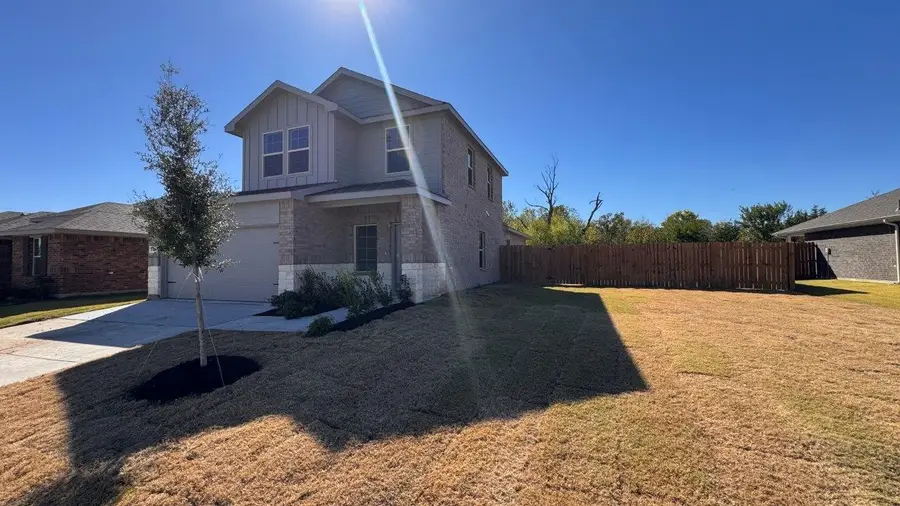 325 Wildrose Circle, Cleburne, TX 76033 - Image #2