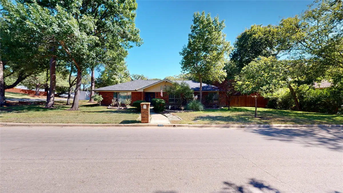 1407 Woodridge Circle, Euless, TX 76040 - Image #1