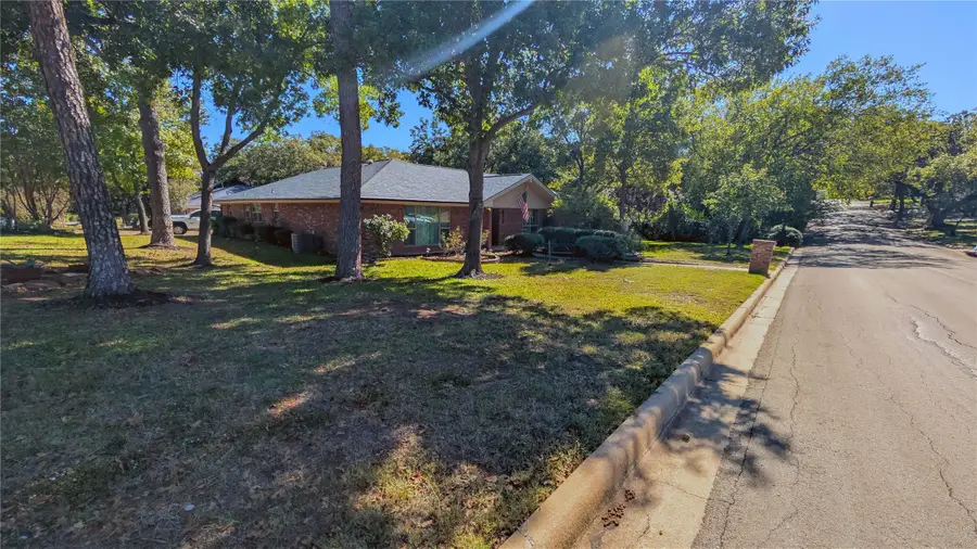 1407 Woodridge Circle, Euless, TX 76040 - Image #2