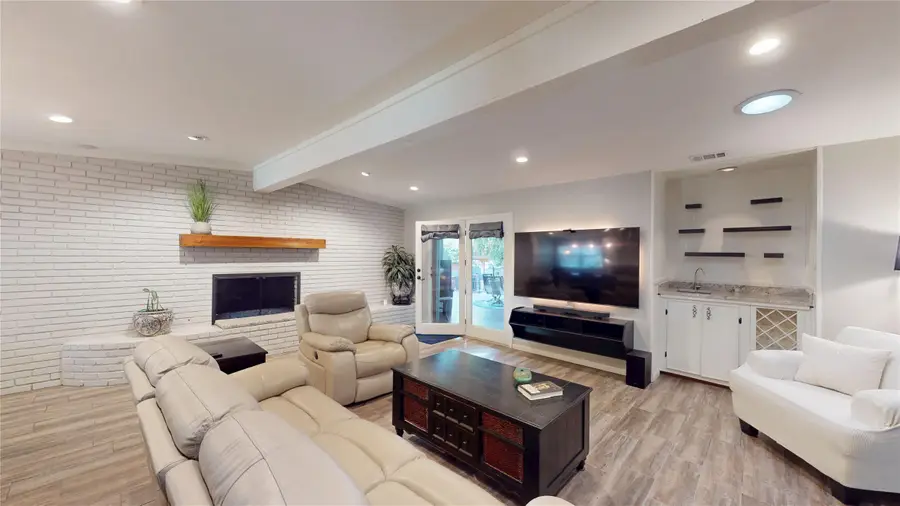 1407 Woodridge Circle, Euless, TX 76040 - Image #3