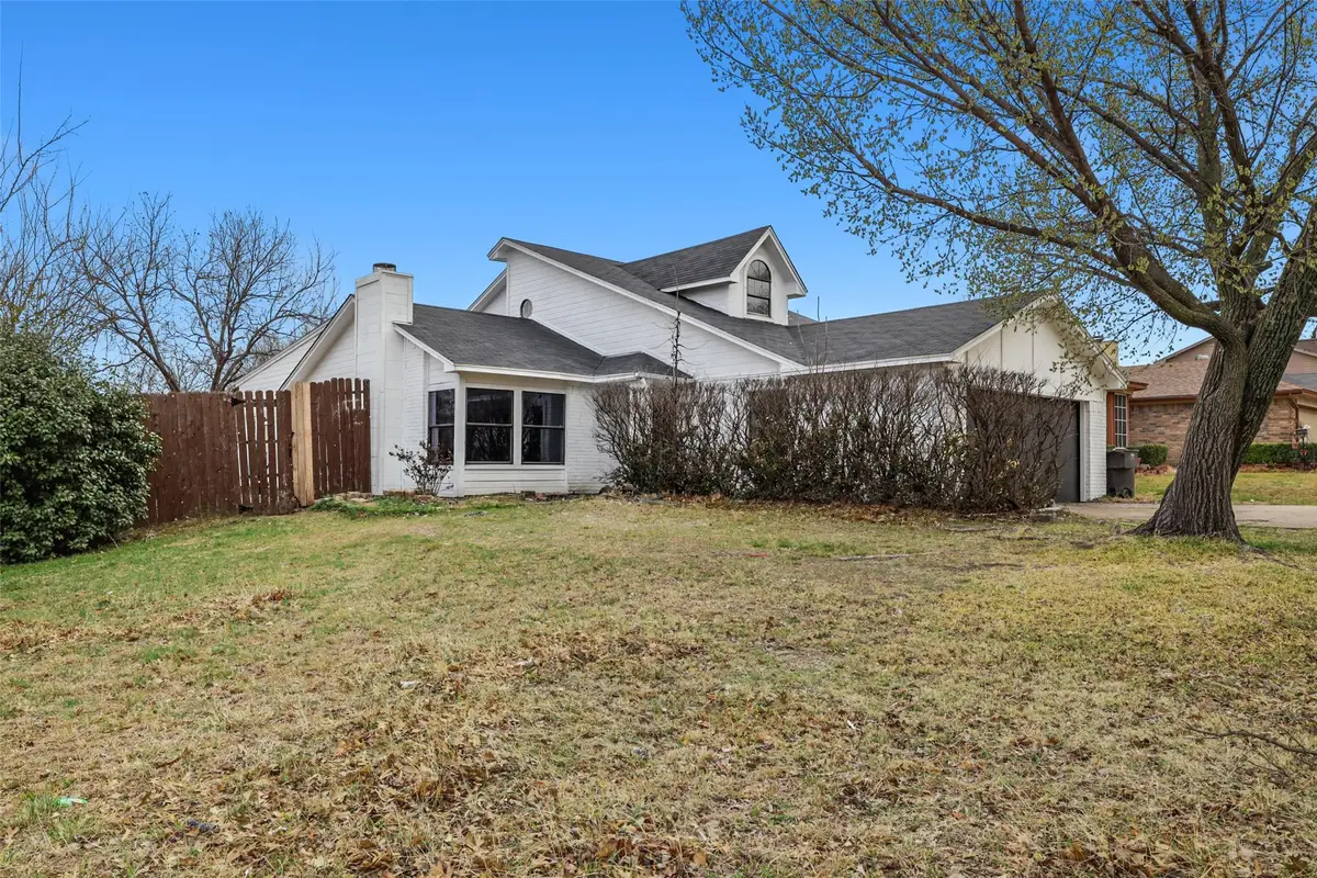 10001 Pack Saddle Trail, Fort Worth, TX 76108 - Image #1