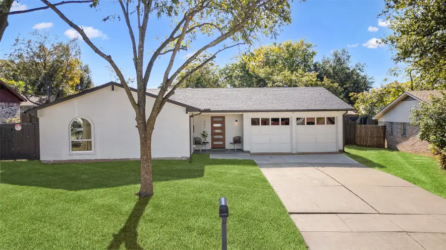 902 Warrington Court, Arlington, TX 76014 - Image #2