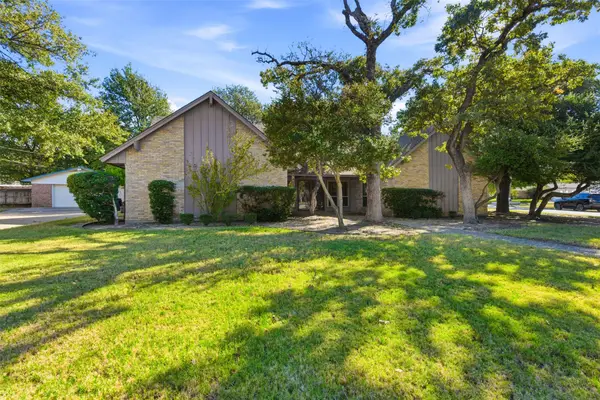 1709 Oakridge Drive, Pantego, TX 76013