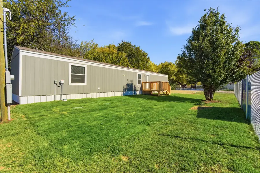 5422 Clear View Drive, Granbury, TX 76048 - Image #2