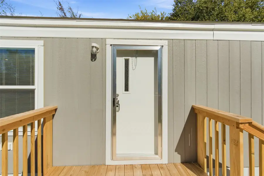 5422 Clear View Drive, Granbury, TX 76048 - Image #3