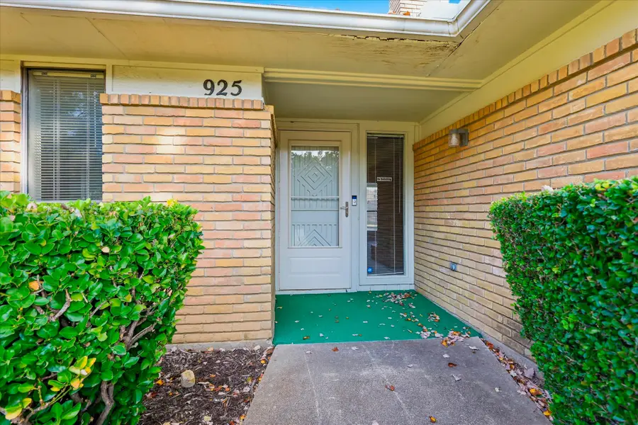 925 Prairie Creek Drive, Desoto, TX 75115 - Image #2