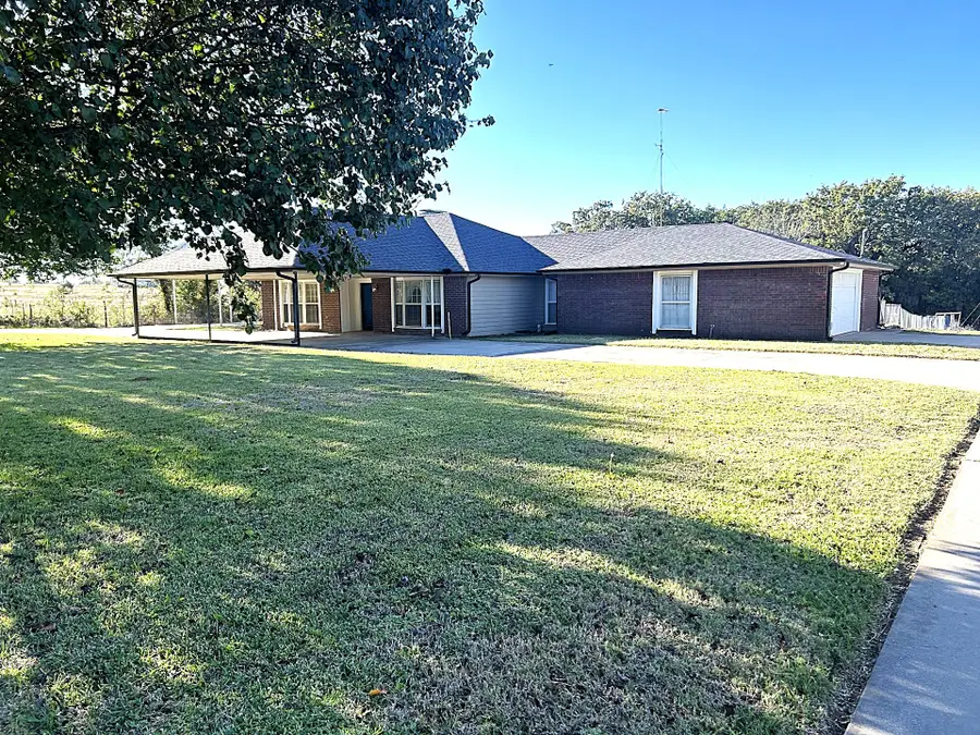 1072 Wagonseller Road, Bowie, TX 76230 - Image #2