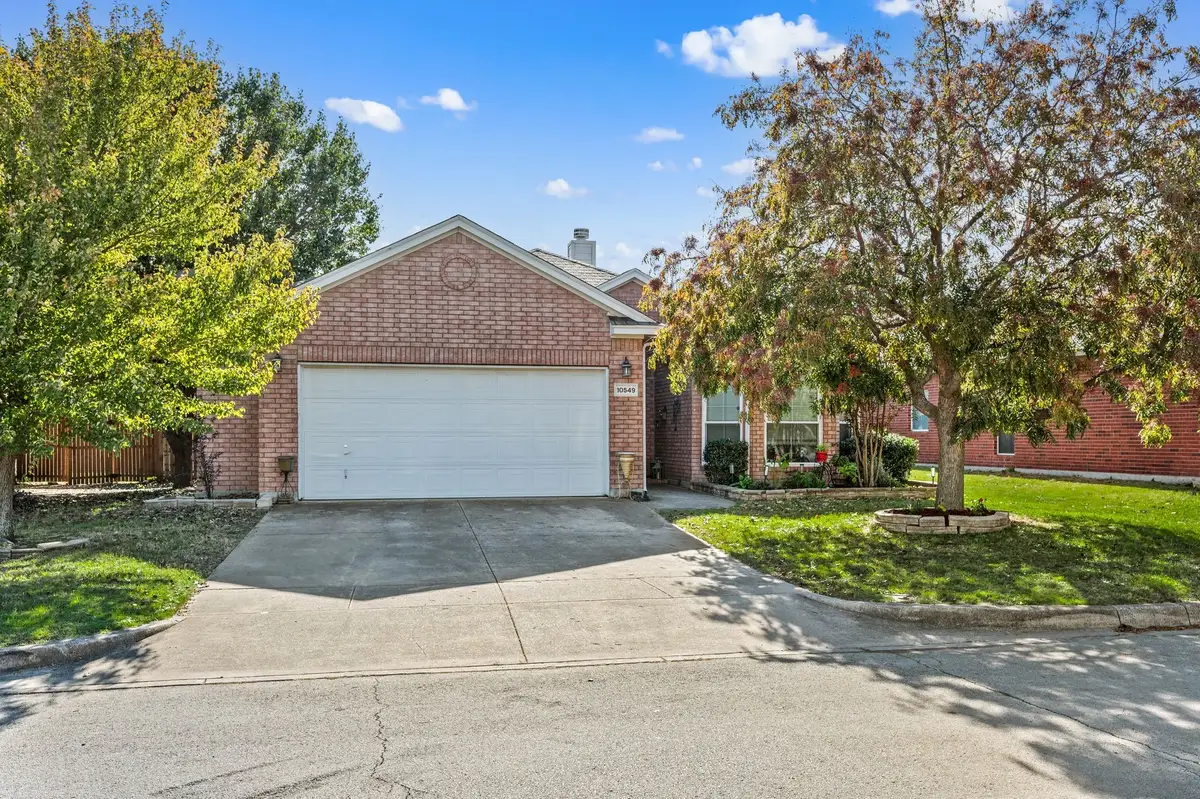 10549 Fossil Hill Drive, Fort Worth, TX 76131 - Image #1
