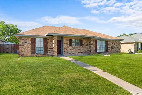 1013 Hunters Glen Drive, Mesquite, TX 75150