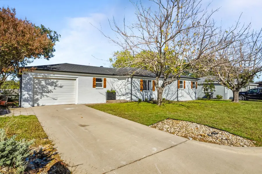 1318 W Water Street, Weatherford, TX 76086 - Image #2