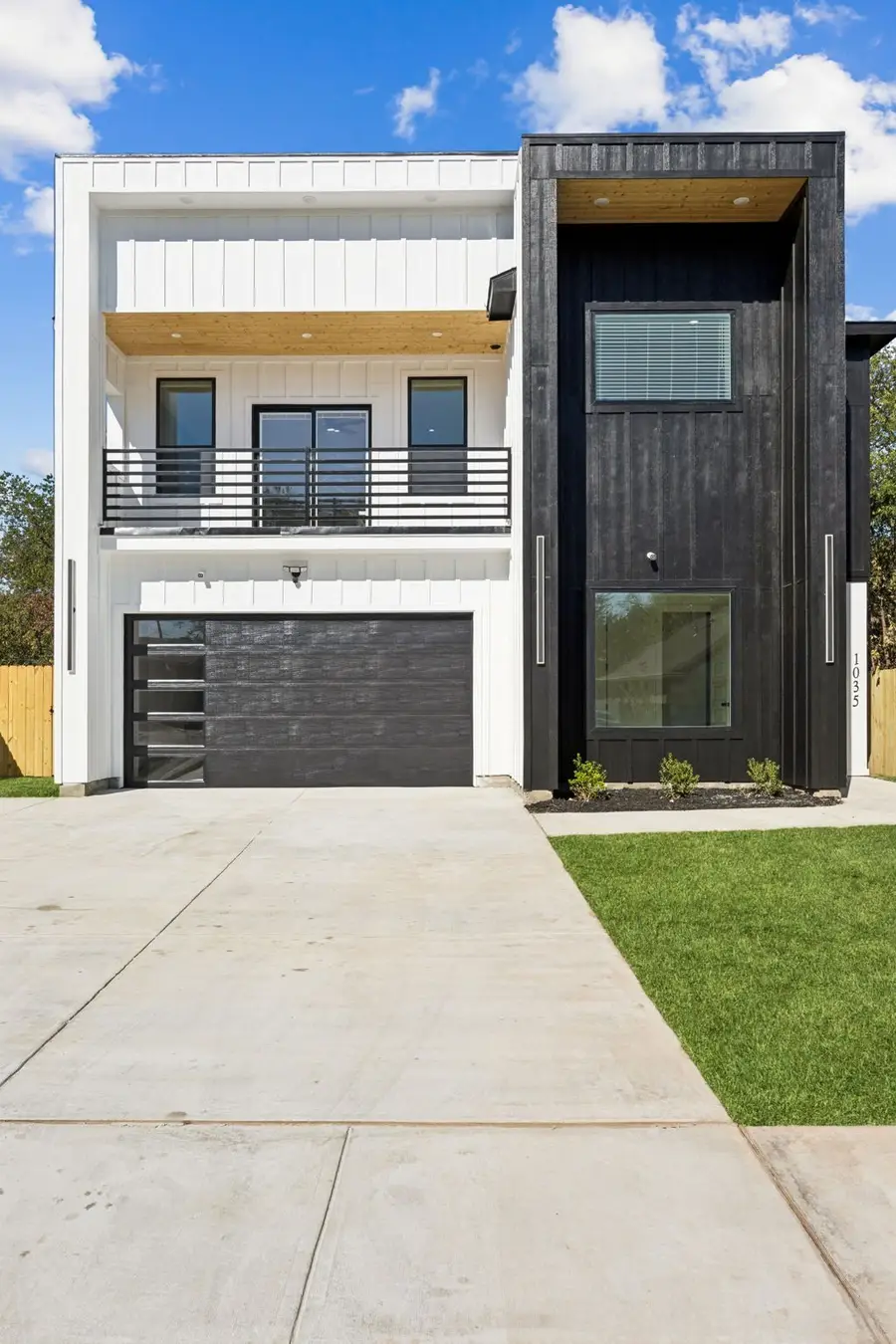 1035 Strickland Street, Dallas, TX 75211 - Image #2