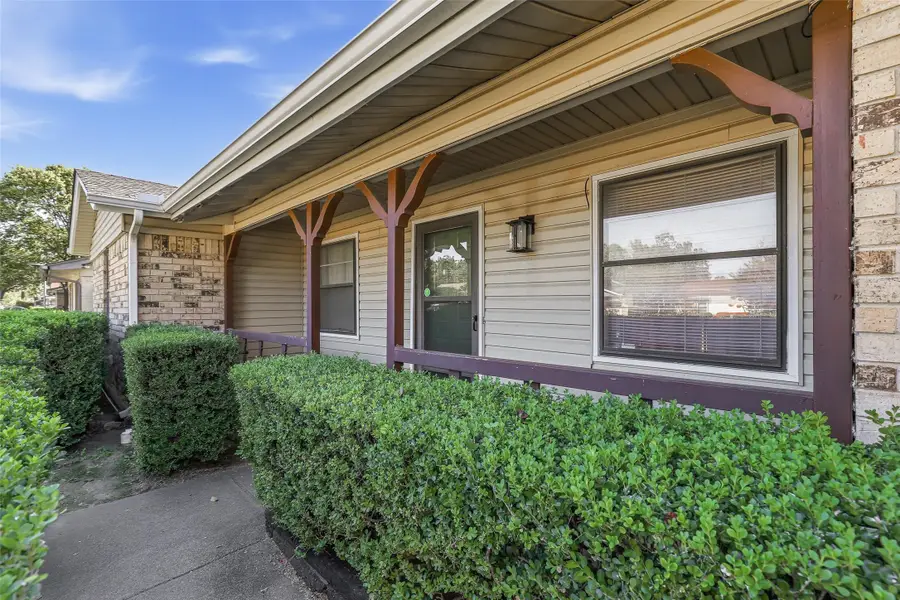 2320 Meadow Crest, Irving, TX 75060 - Image #2