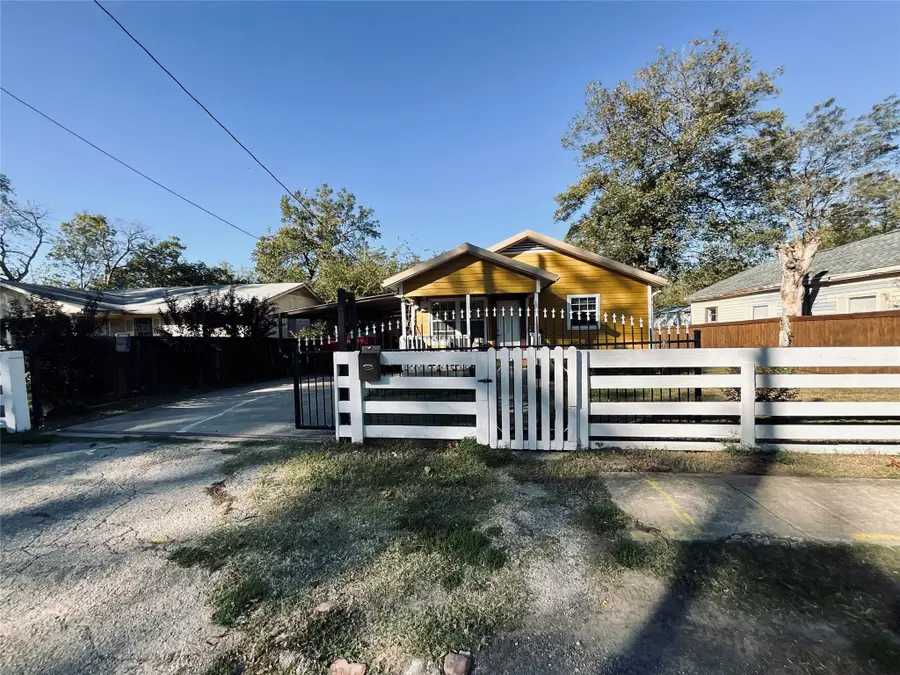 2846 Gillespie Street, Greenville, TX 75401 - Image #2