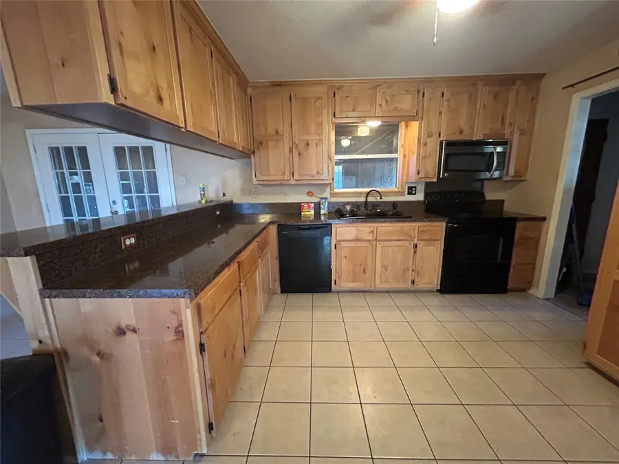 411 E Grand Avenue, Comanche, TX 76442 - Image #2