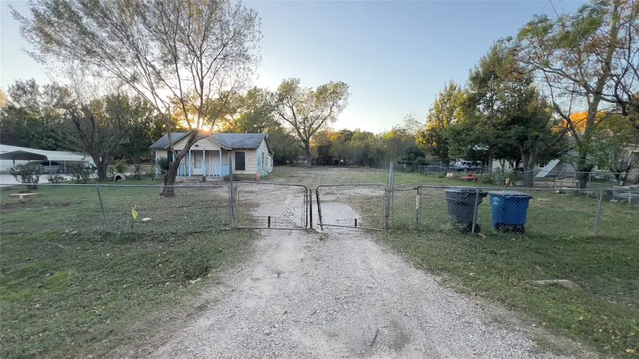 217 N Acres Drive, Dallas, TX 75217 - Image #2